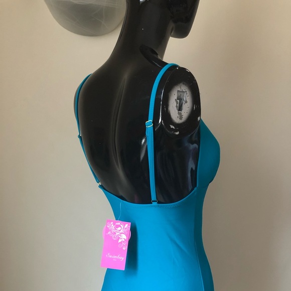 One piece Swimsuit - Picture 4 of 7